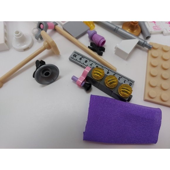 American Girl Mega Construx Isabelle's Ballet Recital Set - Picture 9 of 16